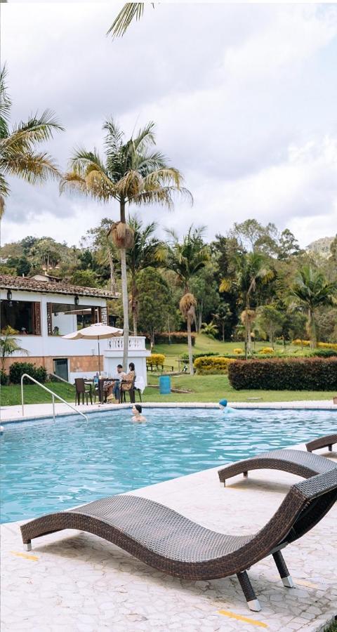 Club Campestre Hacienda Fizebad Hotel El Retiro  Luaran gambar